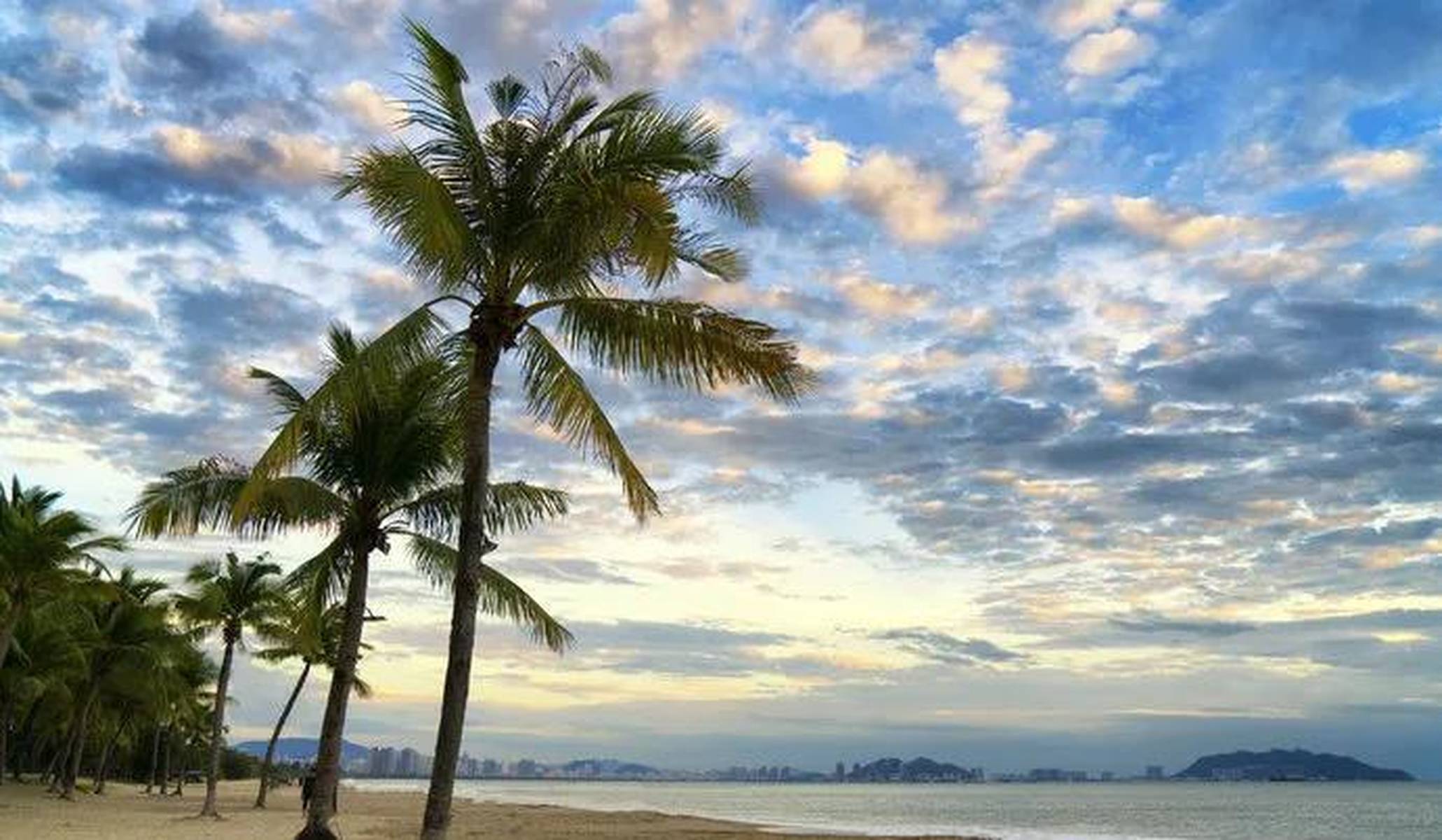 海南地理、经济与文化发展的综合探究